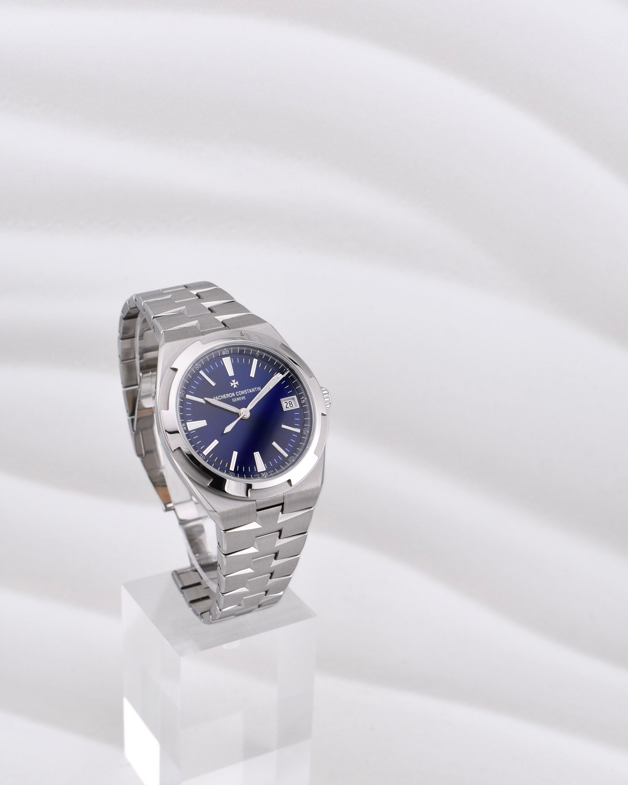 Vacheron Constantin Overseas Self-Winding Blue Dial 4520V/210A-B128 2026