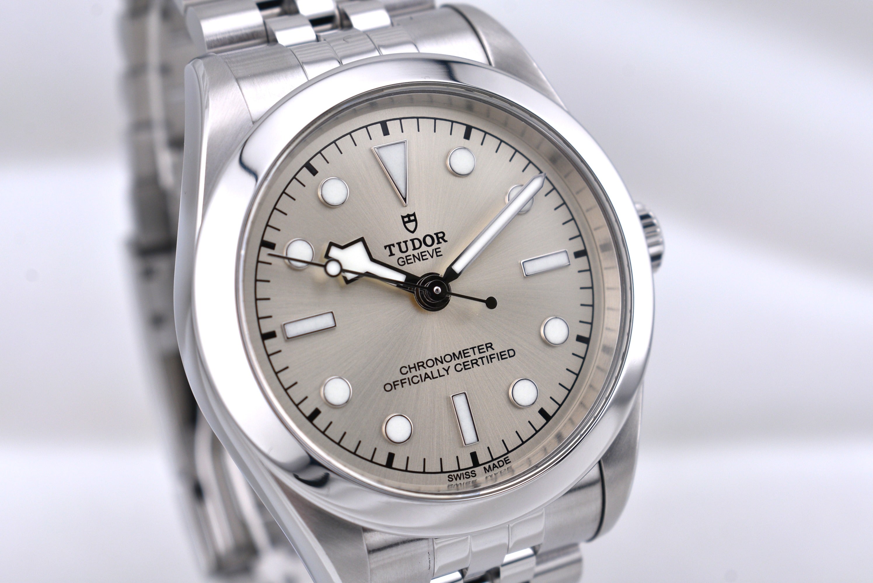 Tudor Black Bay 39 Light Champagne Dial Jubilee Band 79660 2024