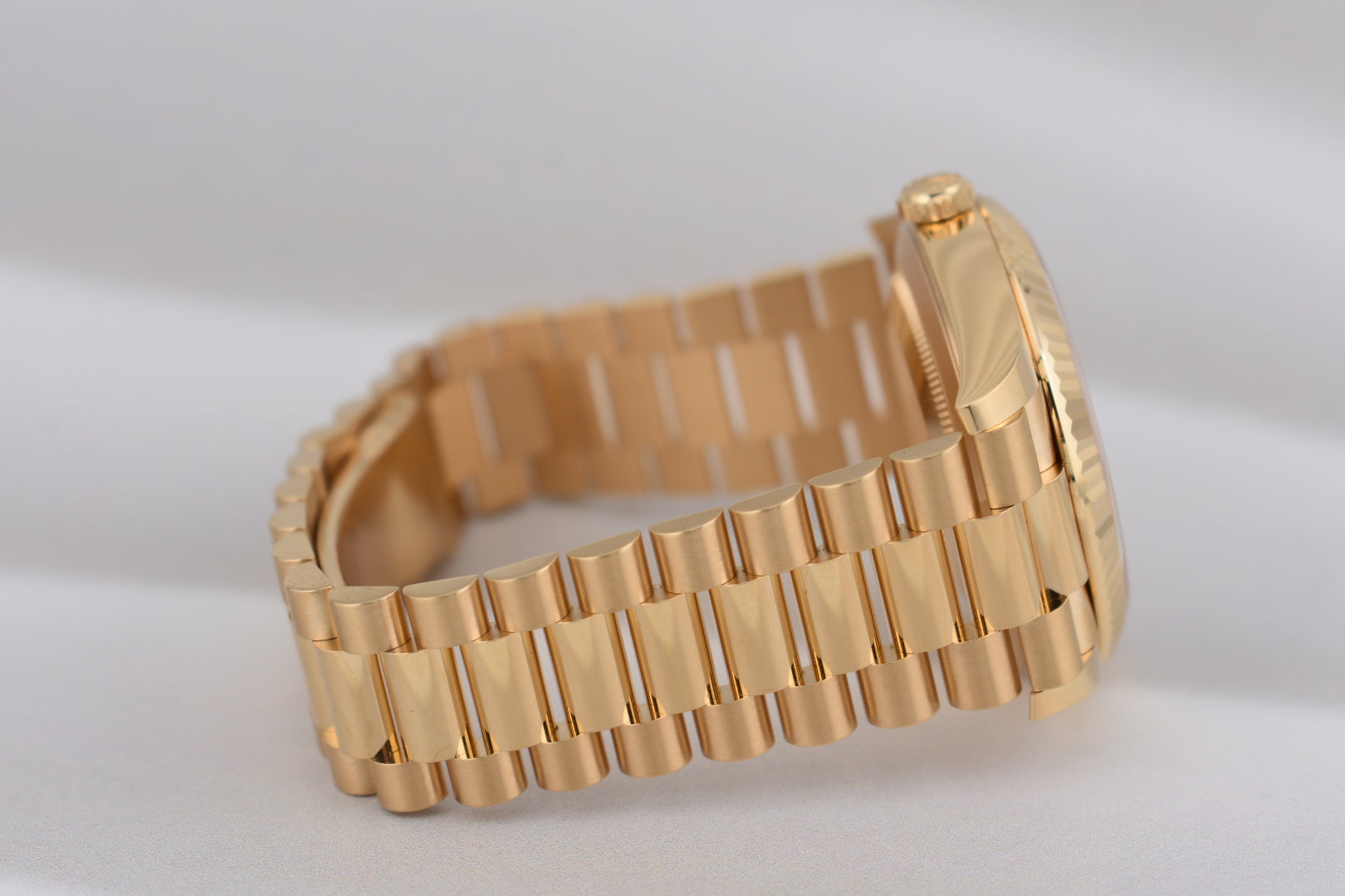Rolex Day Date 40 Yellow Gold Ombré Green Dial 228238 2025
