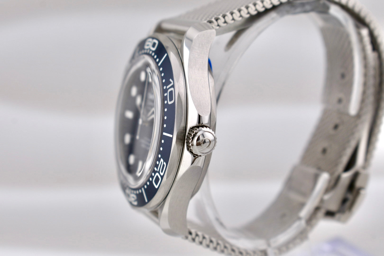 Omega Seamaster Diver 300M James Bond 007 60th Anniversary Edition 210.30.42.20.03.002 2025
