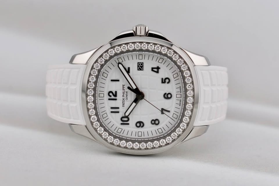 Patek Philippe Aquanaut Luce Factory Diamond Bezel White Dial 5267/200A-010 2022