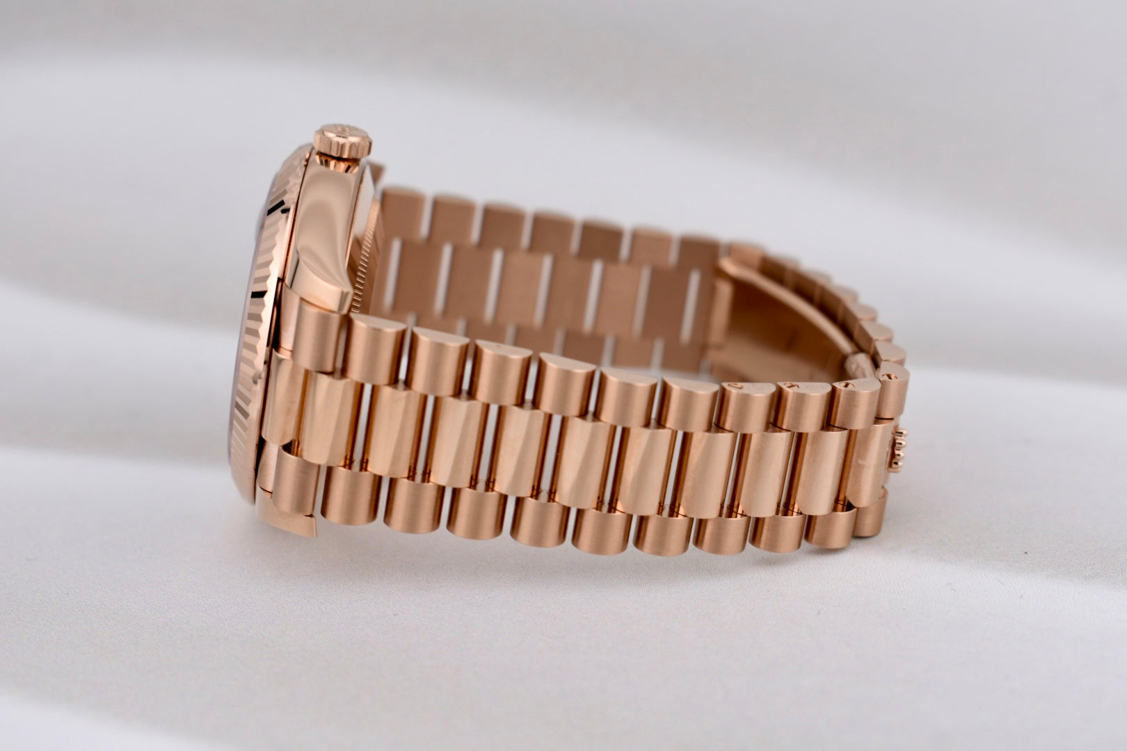 Rolex Day Date 40 Eisenkiesel Baguette Diamond Dial Everose Gold 228235