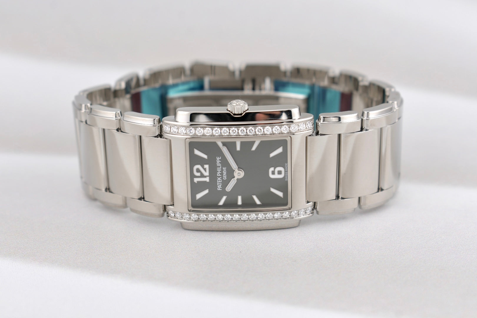 Patek Philippe Twenty~4 Diamond Olive Green Dial 4910/1200A-011 2025