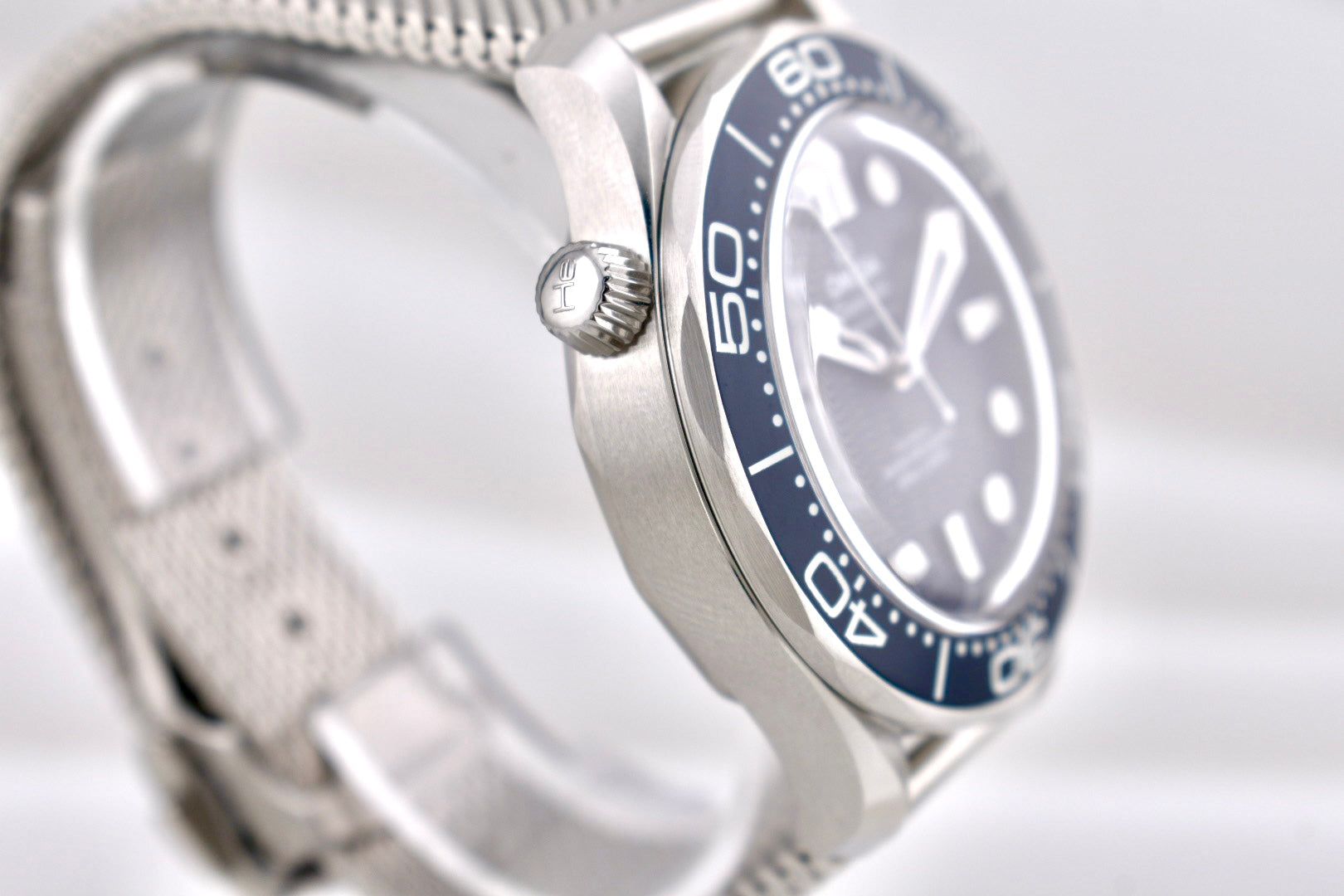 Omega Seamaster Diver 300M James Bond 007 60th Anniversary Edition 210.30.42.20.03.002 2025