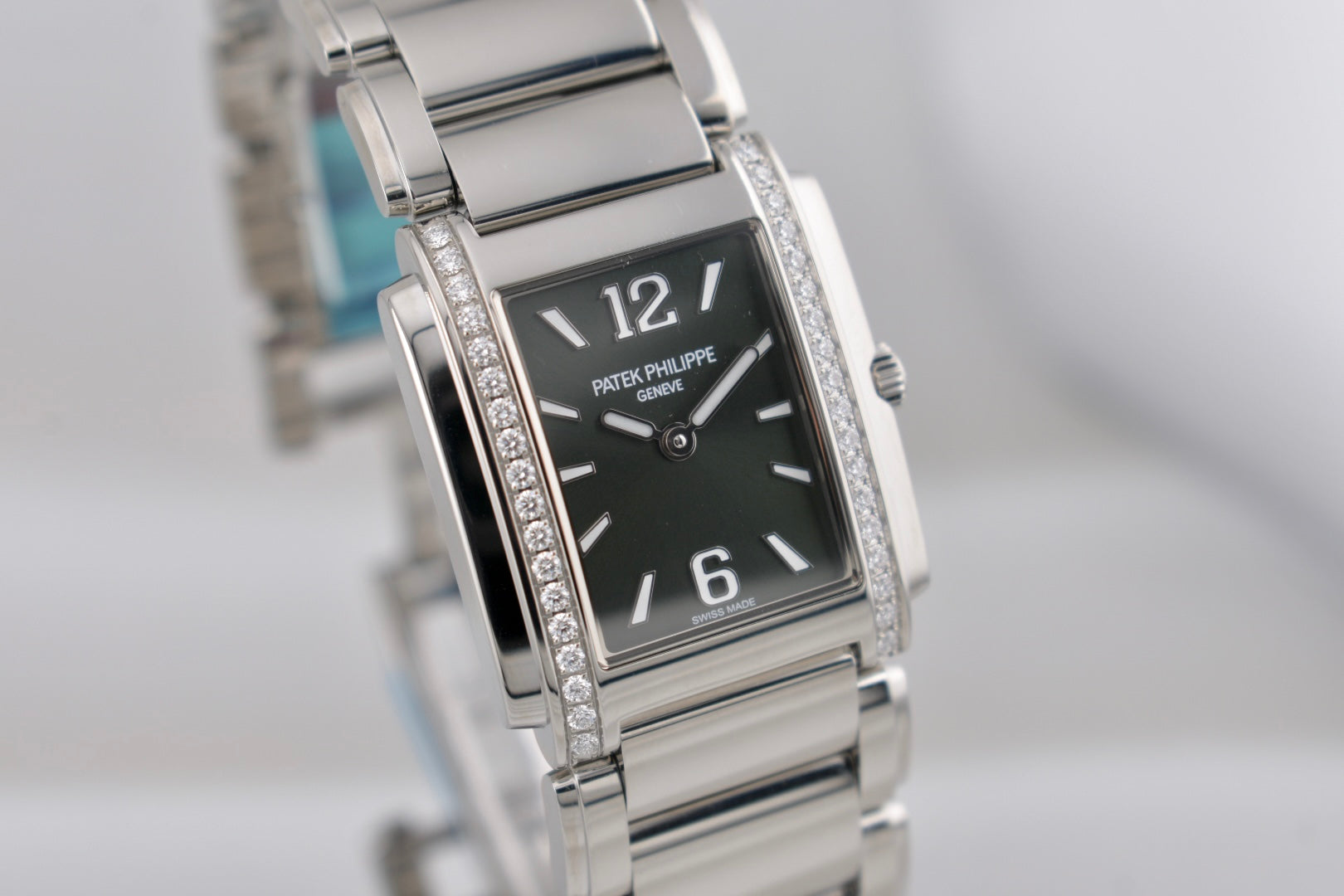 Patek Philippe Twenty~4 Diamond Olive Green Dial 4910/1200A-011 2025