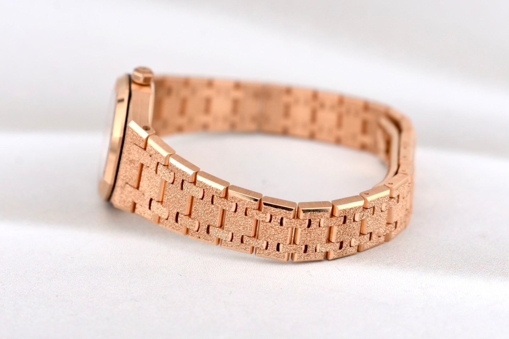 Audemars Piguet Mini Royal Oak Frosted Pink Gold 67630OR 2025