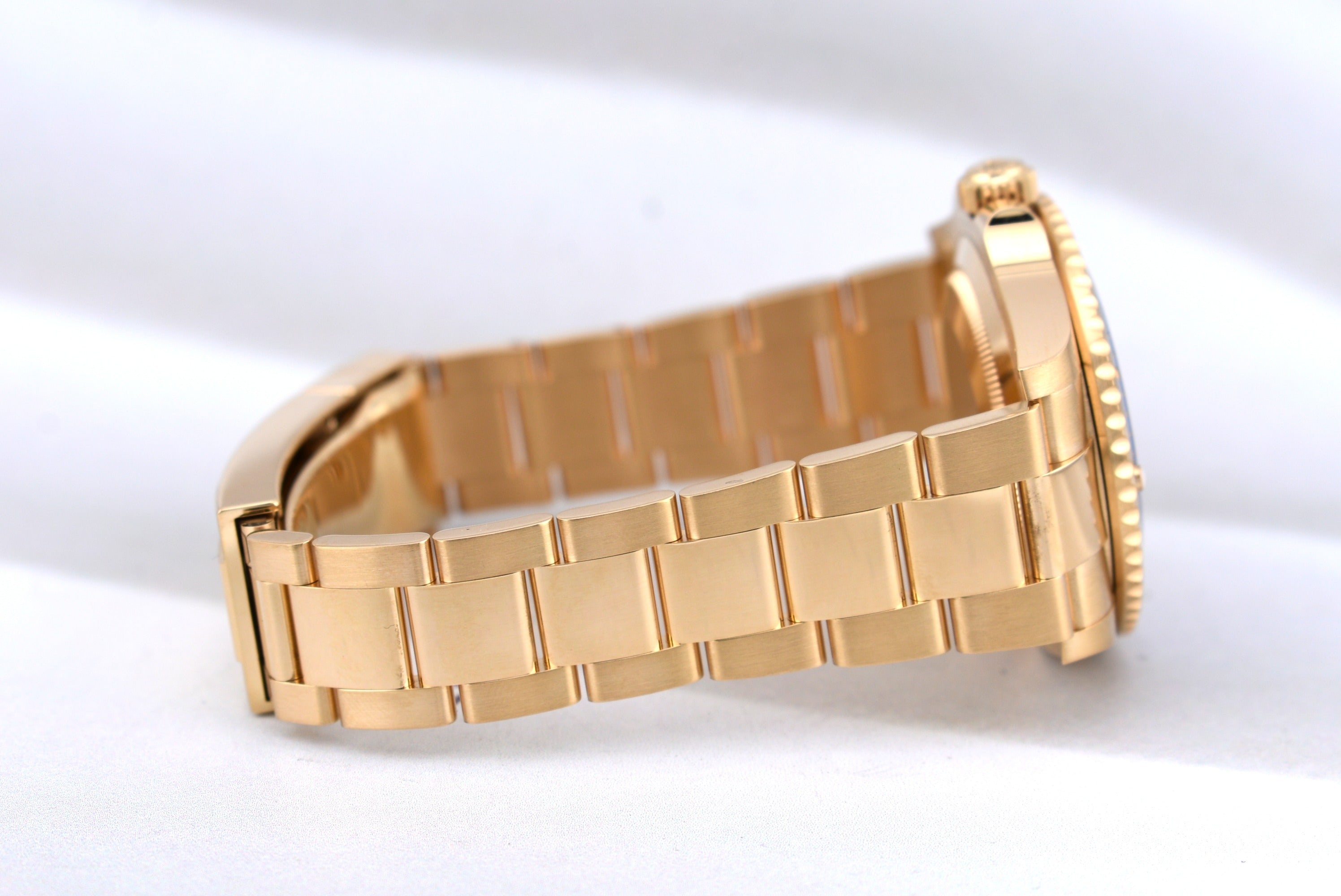 Rolex Submariner Date Yellow Gold Bluesy 126618LB 2026