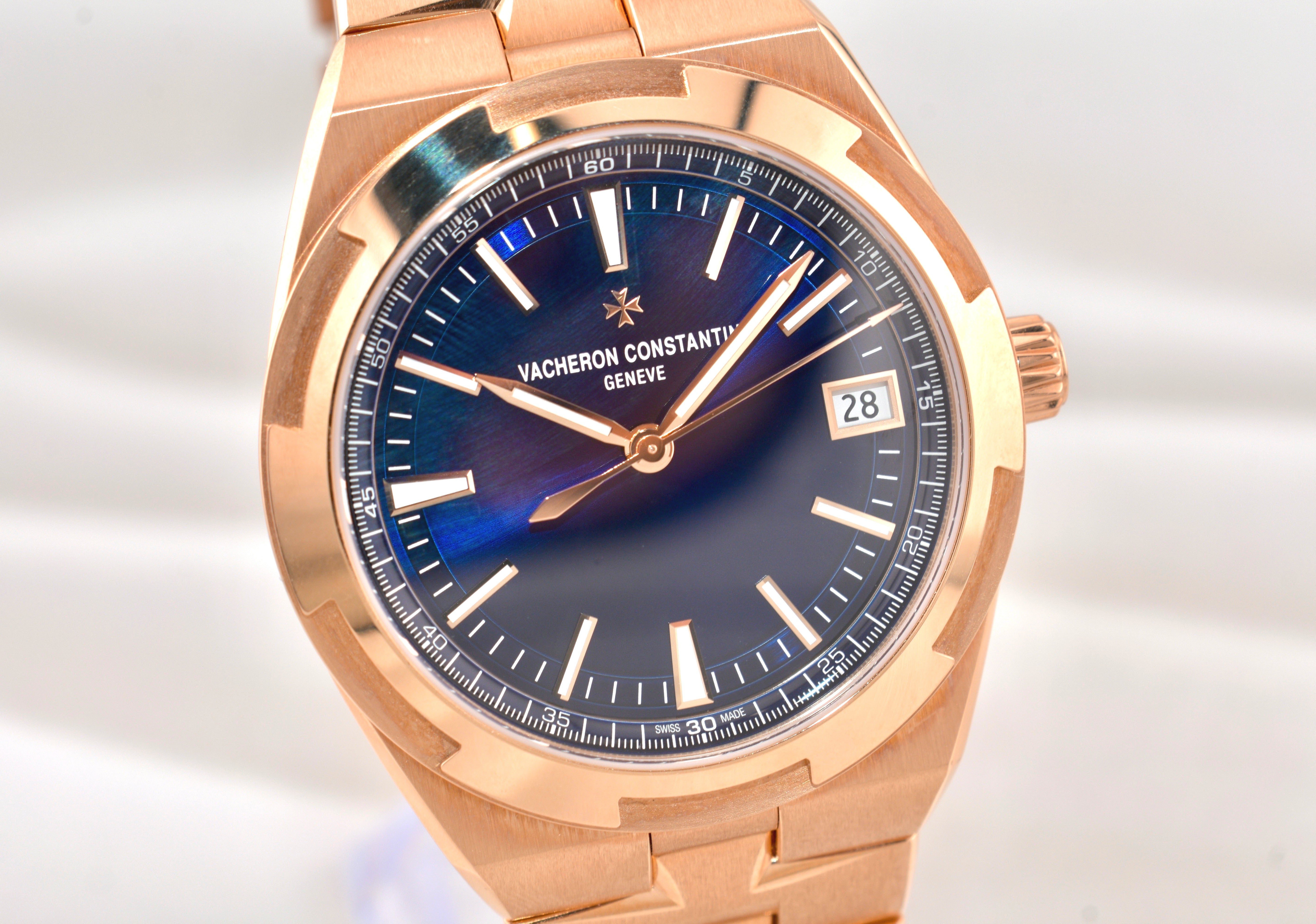 Vacheron Constantin Overseas Rose Gold Blue Dial 4520V/210R 2025