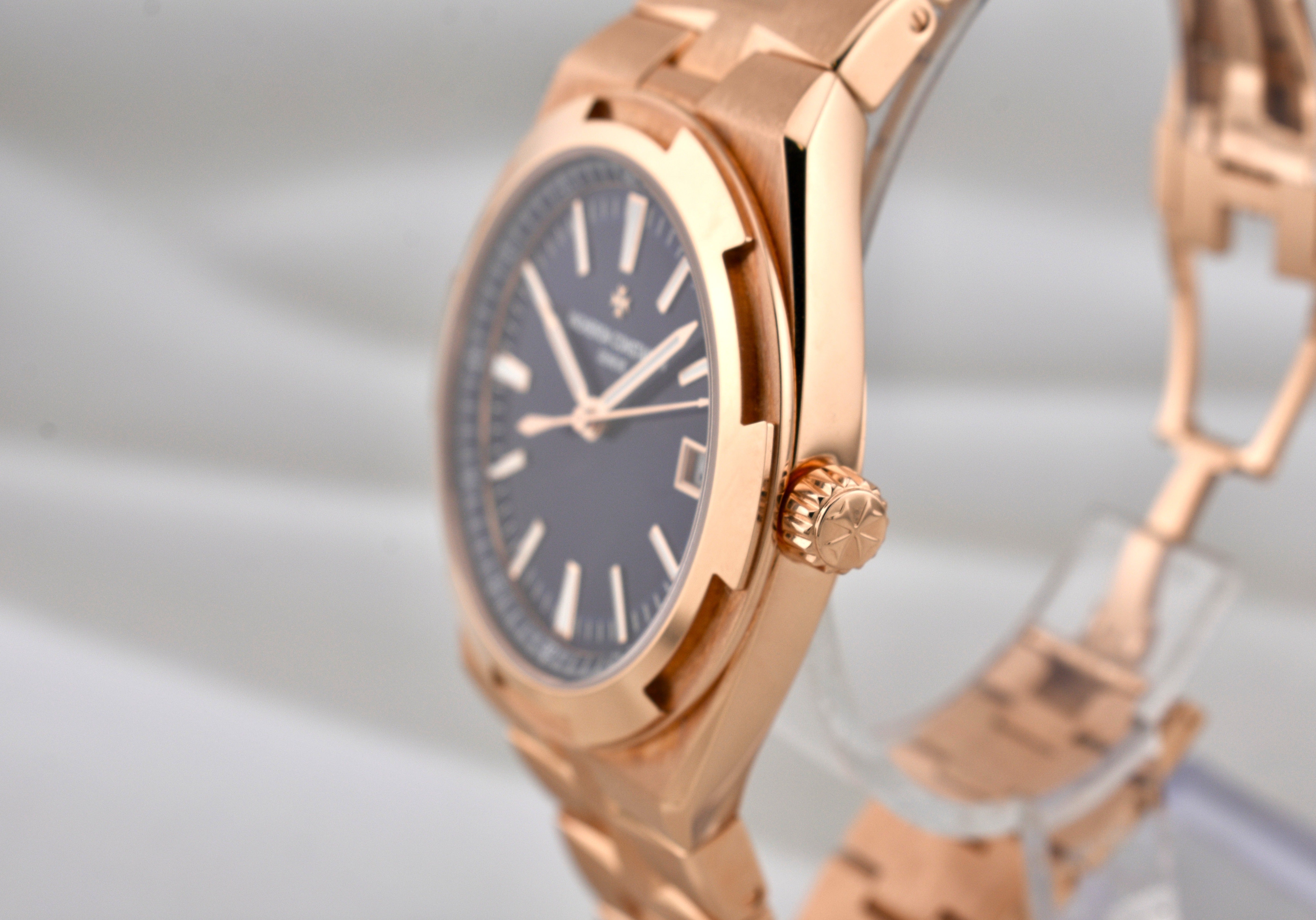 Vacheron Constantin Overseas Rose Gold Blue Dial 4520V/210R 2025