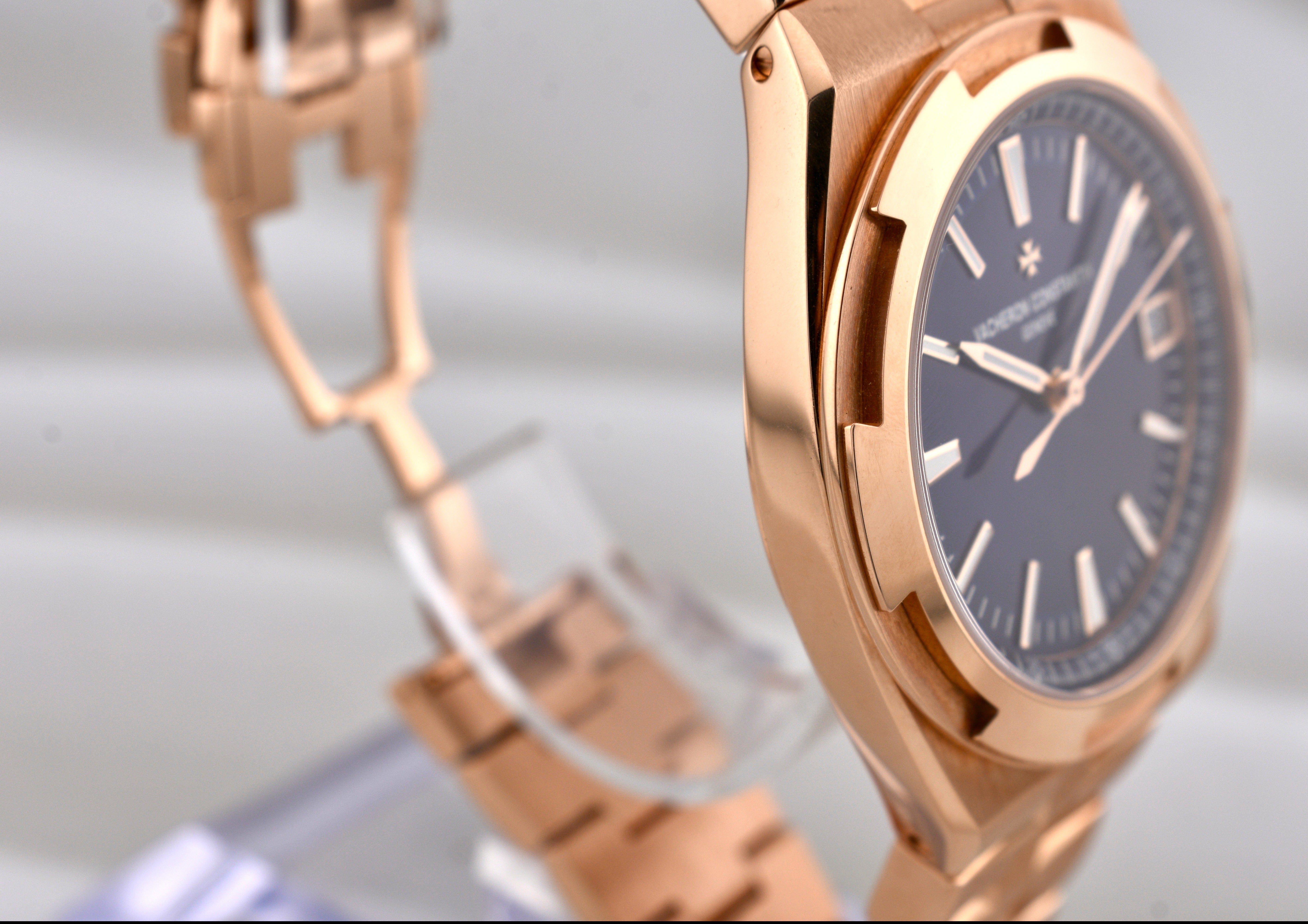 Vacheron Constantin Overseas Rose Gold Blue Dial 4520V/210R 2025