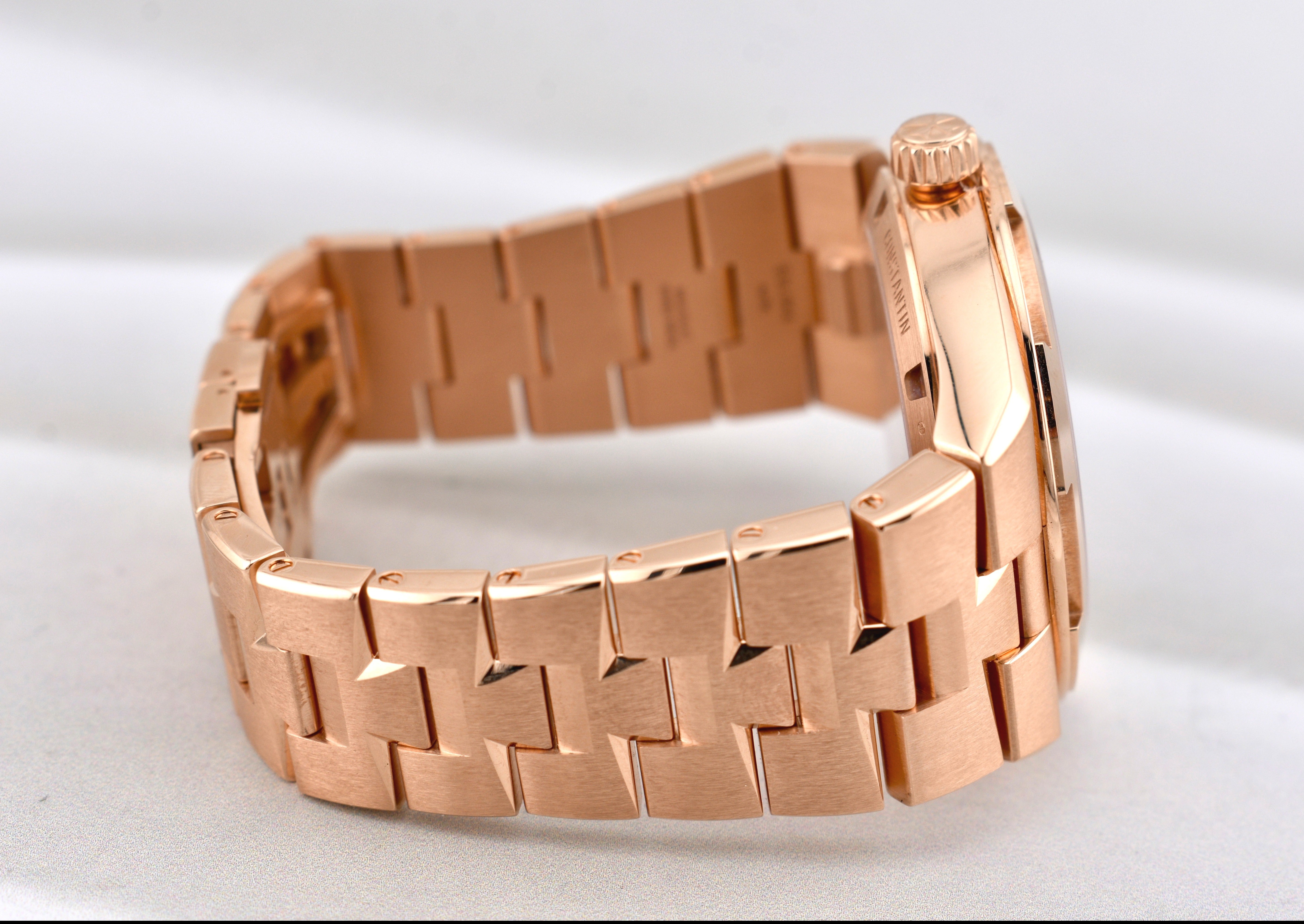 Vacheron Constantin Overseas Rose Gold Blue Dial 4520V/210R 2025