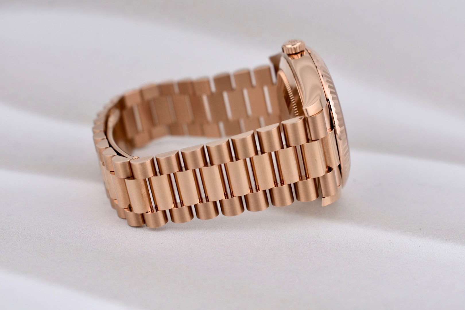 Rolex Day Date 40 Eisenkiesel Baguette Diamond Dial Everose Gold 228235